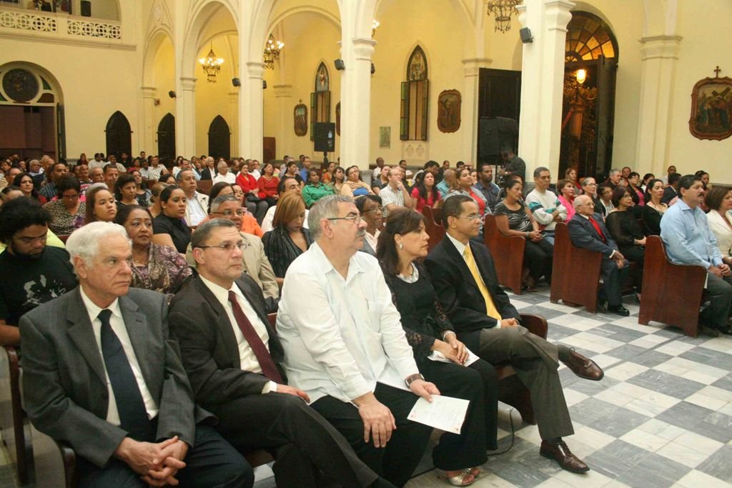 Publico presente en el concierto del Orfeon de Santiago en Moca 